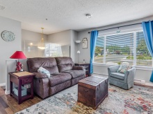 BCO-502BirchStS_CampbellRiver living room