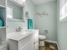 BCO-502BirchStS_CampbellRiver ensuite bathroom