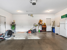 1064 Cordero Cres - spacious double garage
