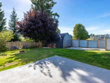 BCO-502BirchStS_CampbellRiver patio area in backyard
