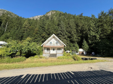 406 Ferris Rd Zeballos