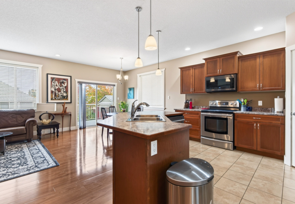 1064 Cordero Cres - open space living area