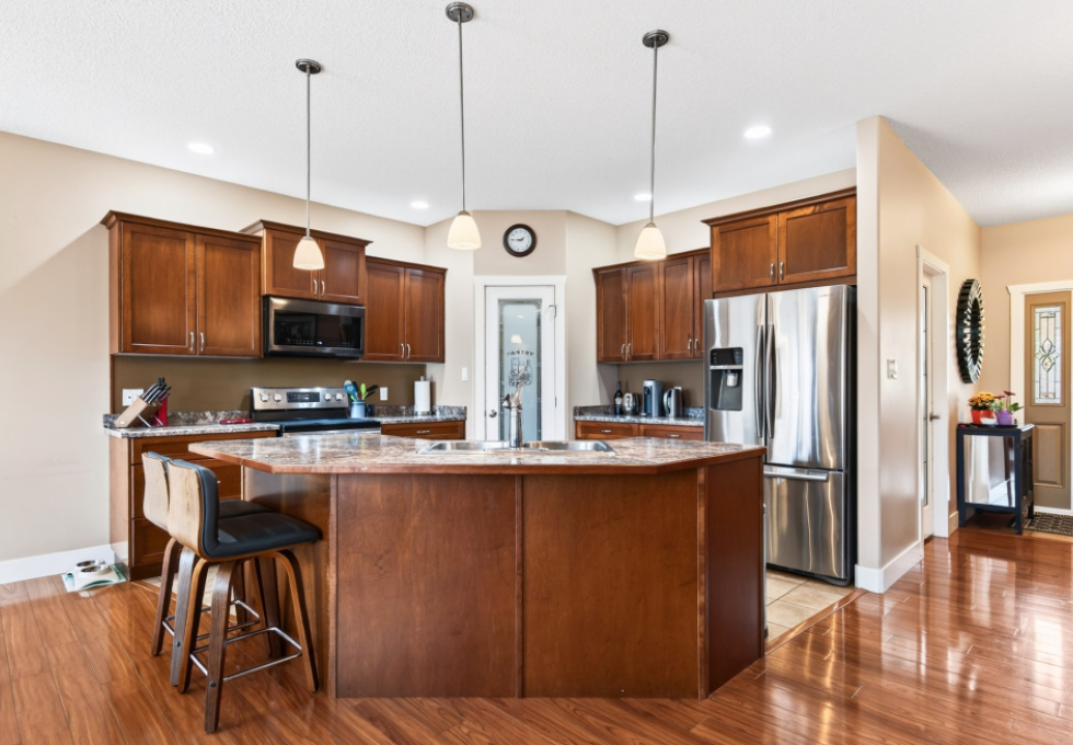 1064 Cordero Cres - kitchen looking in