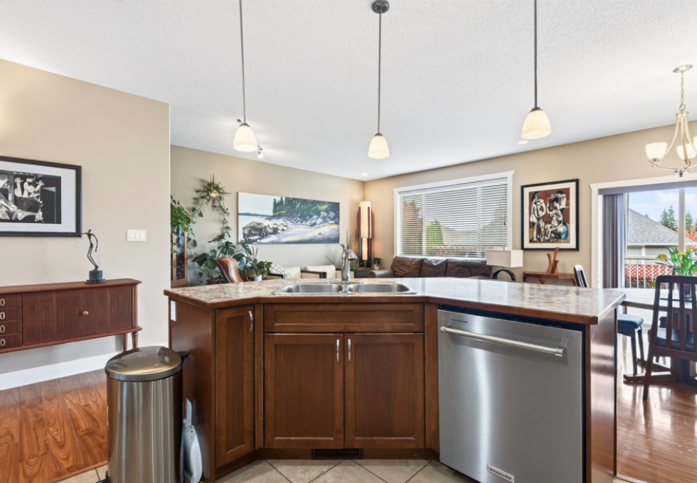 1064 Cordero Cres - kitchen looking out