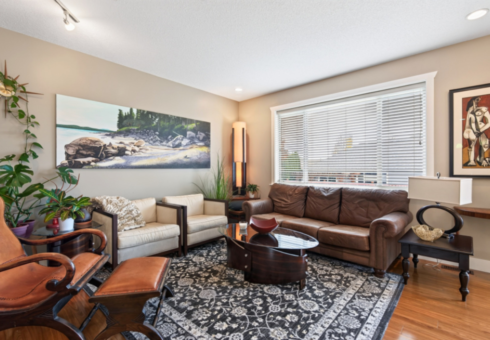 1064 Cordero Cres - living room