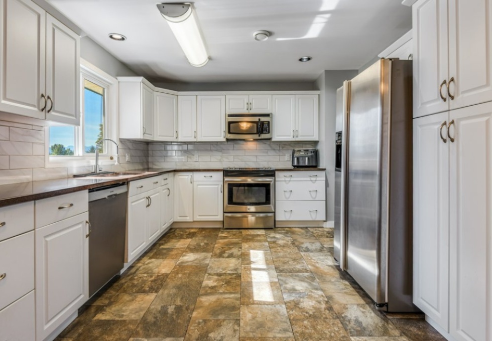 BCO-502BirchStS_CampbellRiver  kitchen