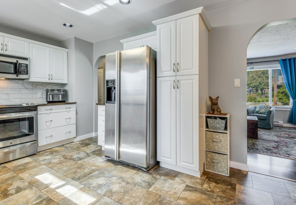 BCO-502BirchStS_CampbellRiver kitchen