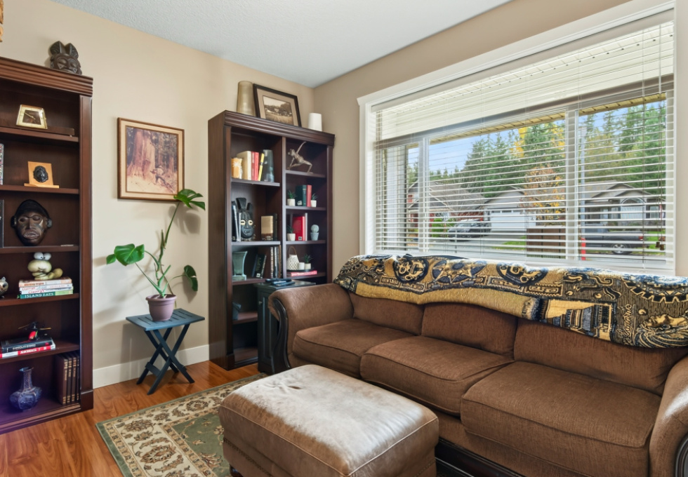 1064 Cordero Cres - inside den