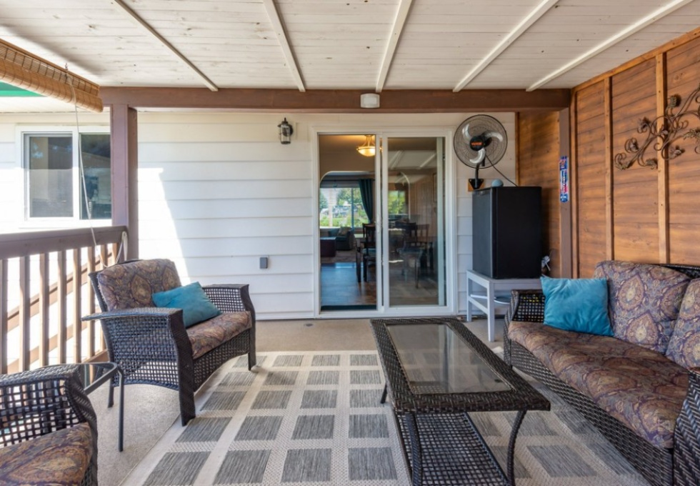 BCO-502BirchStS_CampbellRiver covered deck