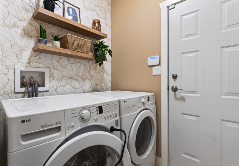 1064 Cordero Cres - laundry room