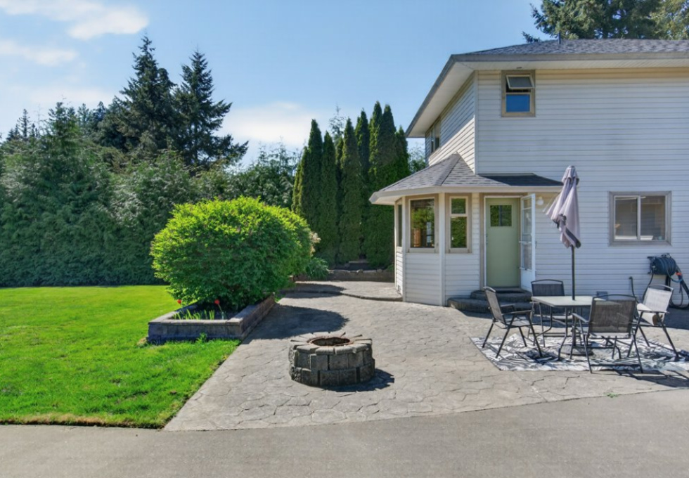 869 Nicholls Rd, Campbell River