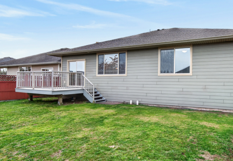 1064 Cordero Cres - backyard and deck