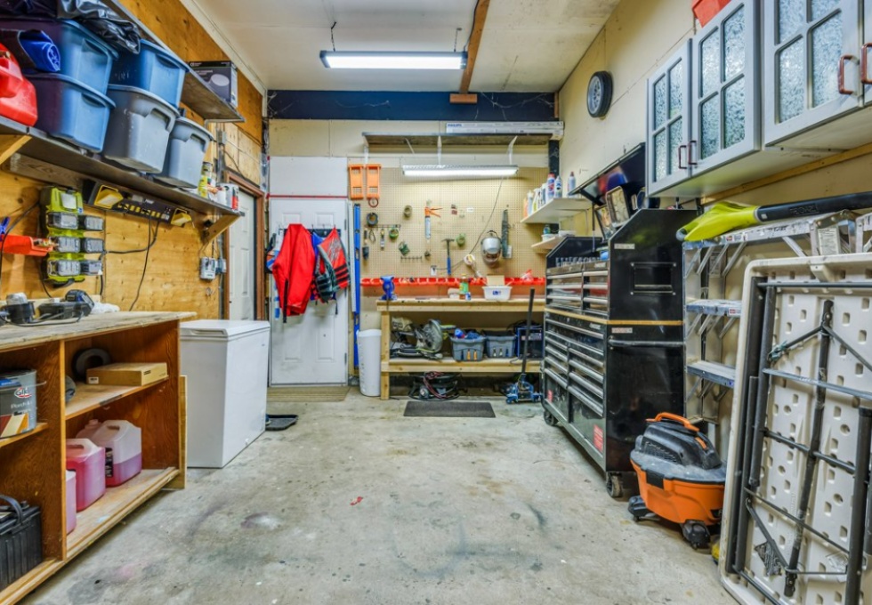 BCO-502BirchStS_CampbellRiver garage inside