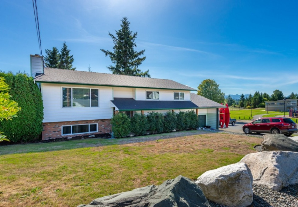 BCO-502BirchStS_CampbellRiver front of house