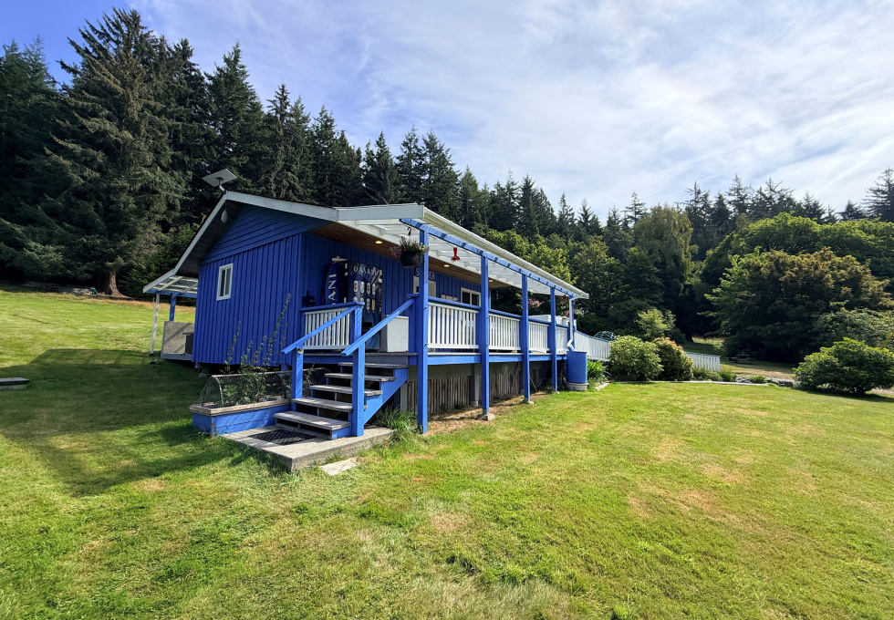 185 Kaleva Rd -  deck on camp office