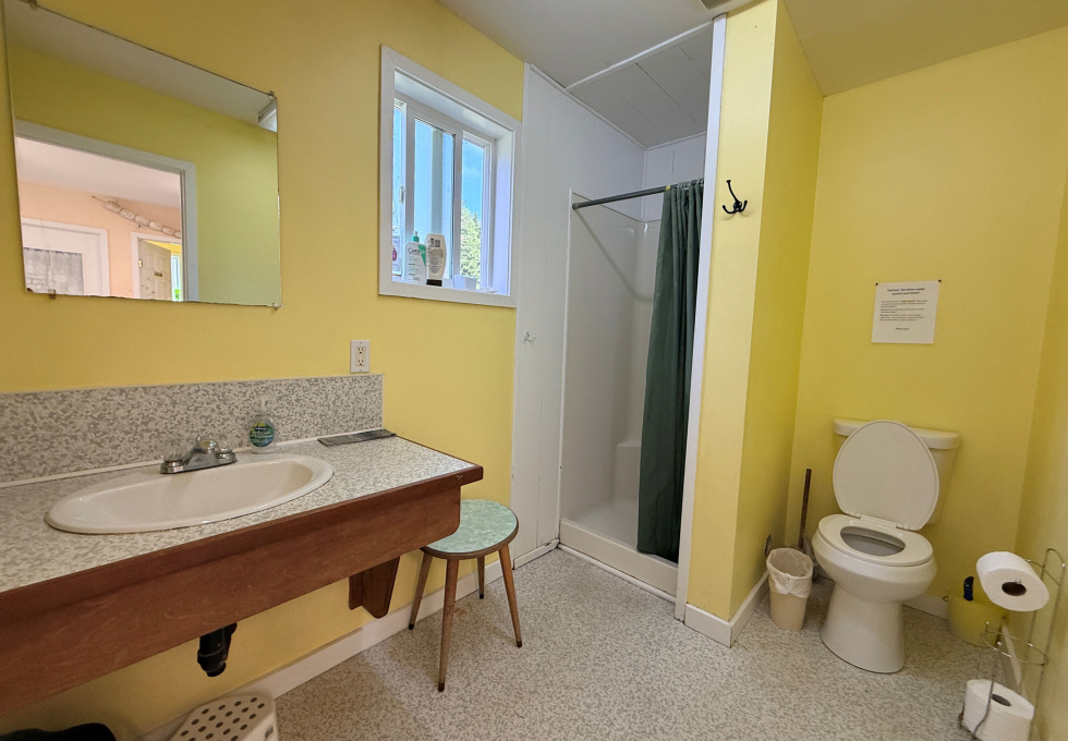 185 Kaleva Rd - one of two shower rooms