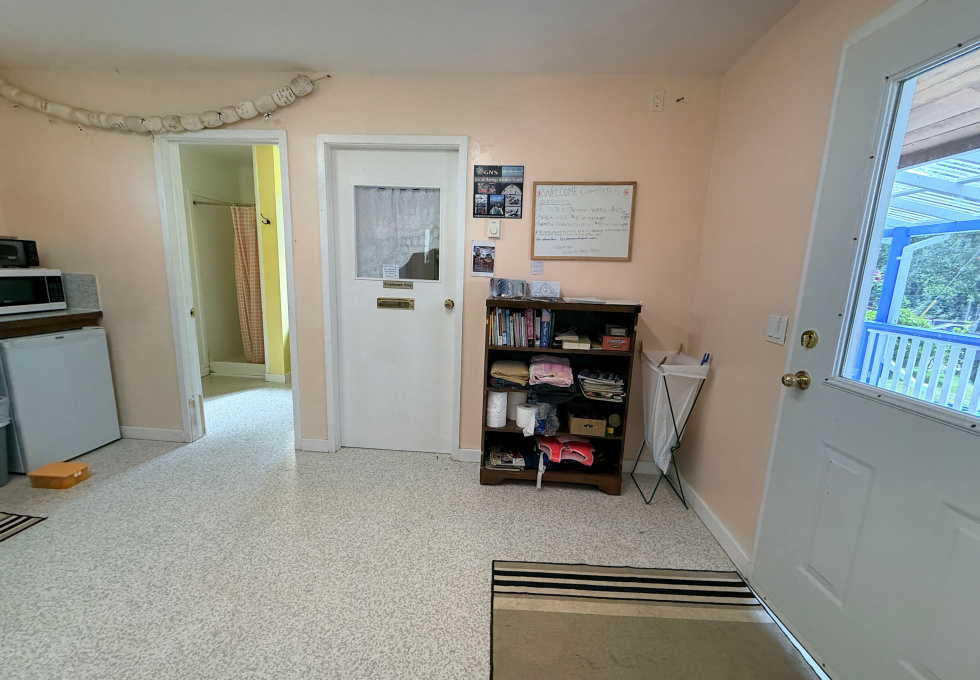 185 Kaleva Rd - common room