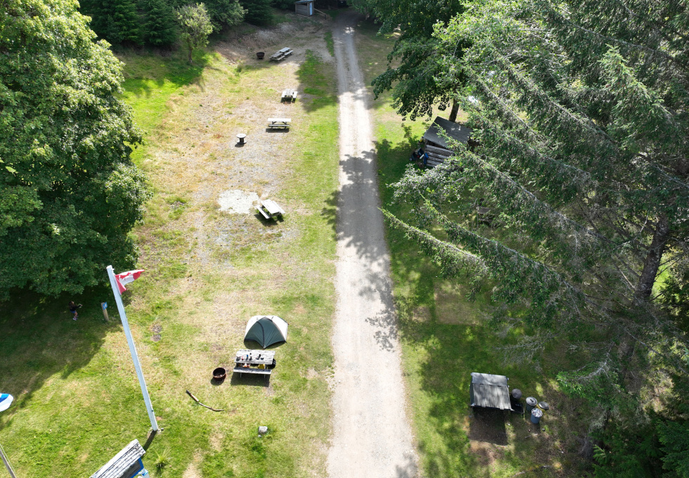 185 Kaleva Rd - aerial overview of the driveway