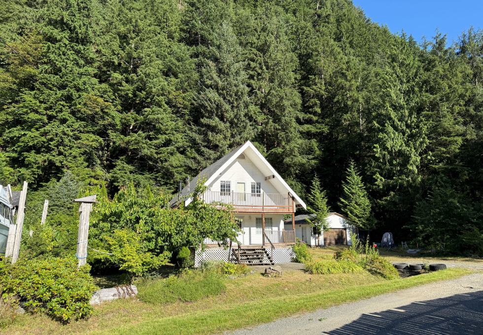 406 Ferris Rd Zeballos