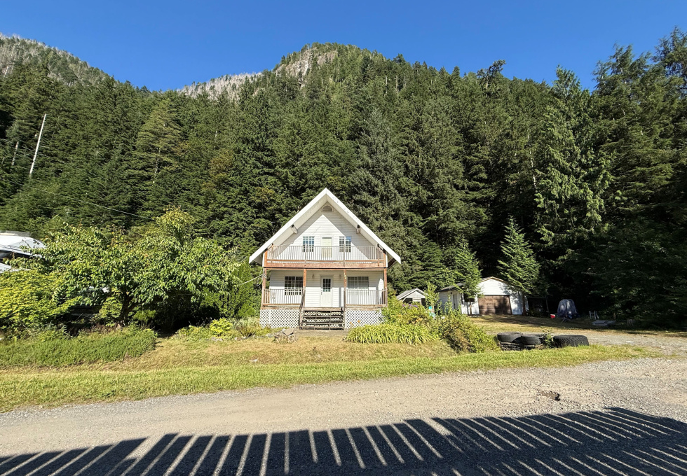 406 Ferris Rd Zeballos