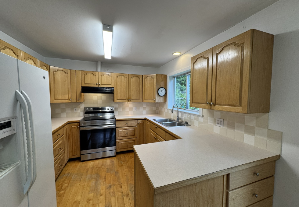 406 Ferris Rd Zeballos