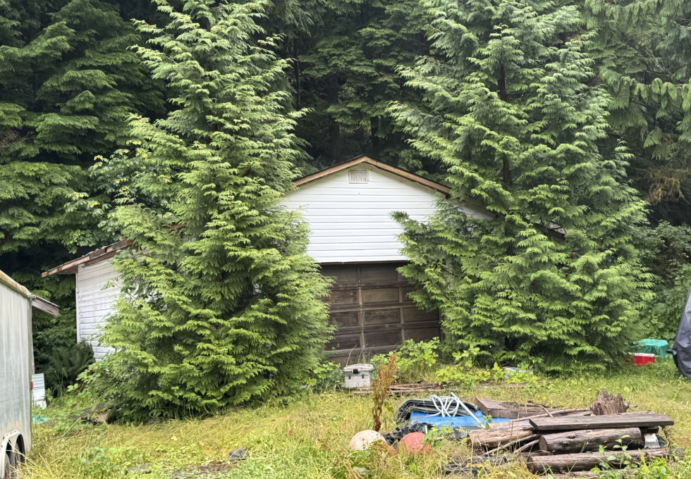 406 Ferris Rd Zeballos