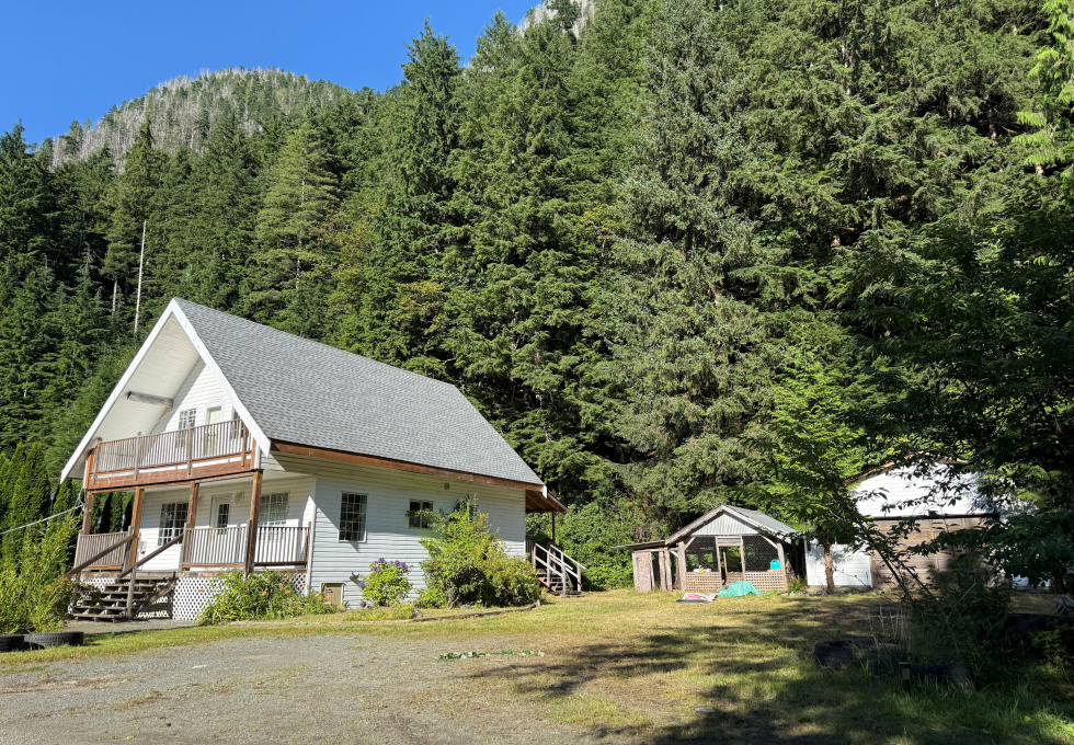 406 Ferris Rd Zeballos