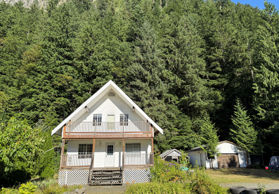 406 Ferris Rd Zeballos