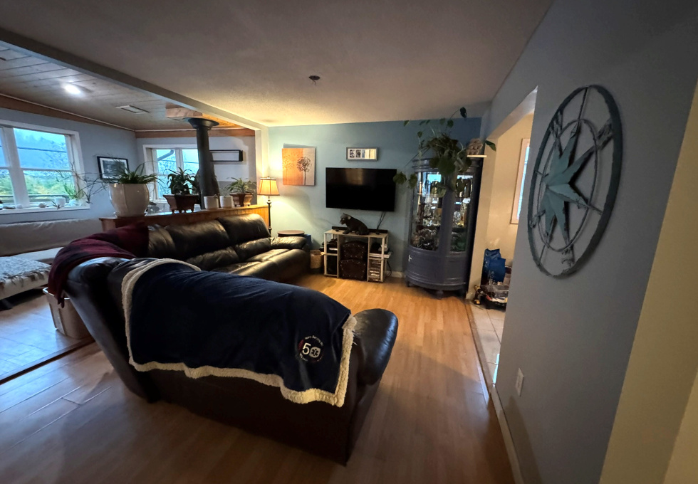 248 Alpine View Rd Tahsis