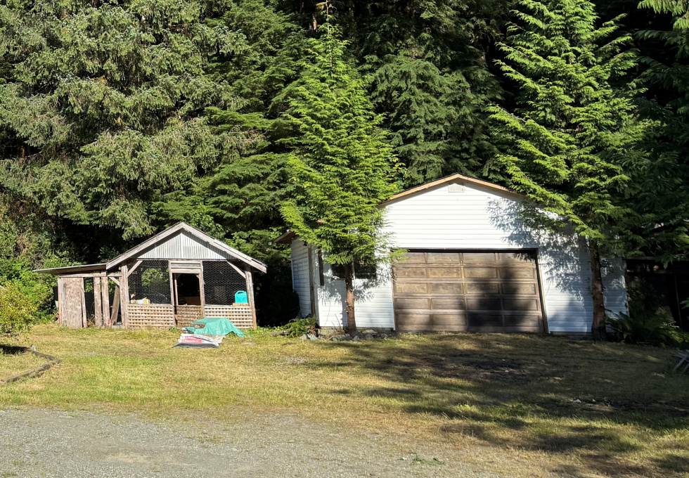 406 Ferris Rd Zeballos